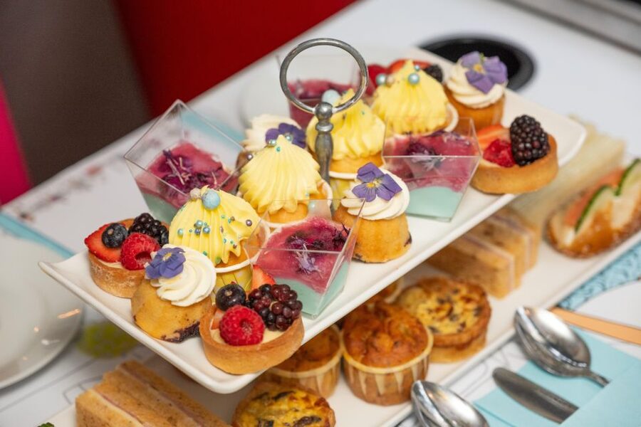 London: Gin and Afternoon Tea Bus Tour with Audio Guide - Who should book this bus tour?