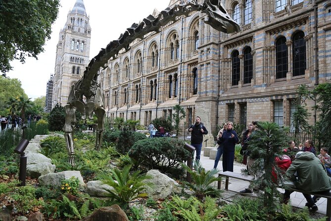 London: Natural History Museum Express Guided Tour & Audio Guide - Using the audio guide inside the museum