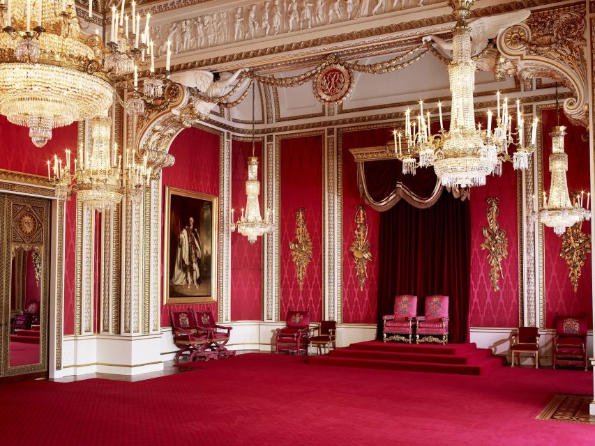 London: Royal Walking Tour and Buckingham Palace Audio Tour - Why the walk makes the palace visit better