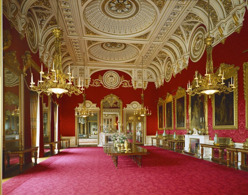 London: Royal Walking Tour and Buckingham Palace Audio Tour - The Mall and the Victoria Memorial