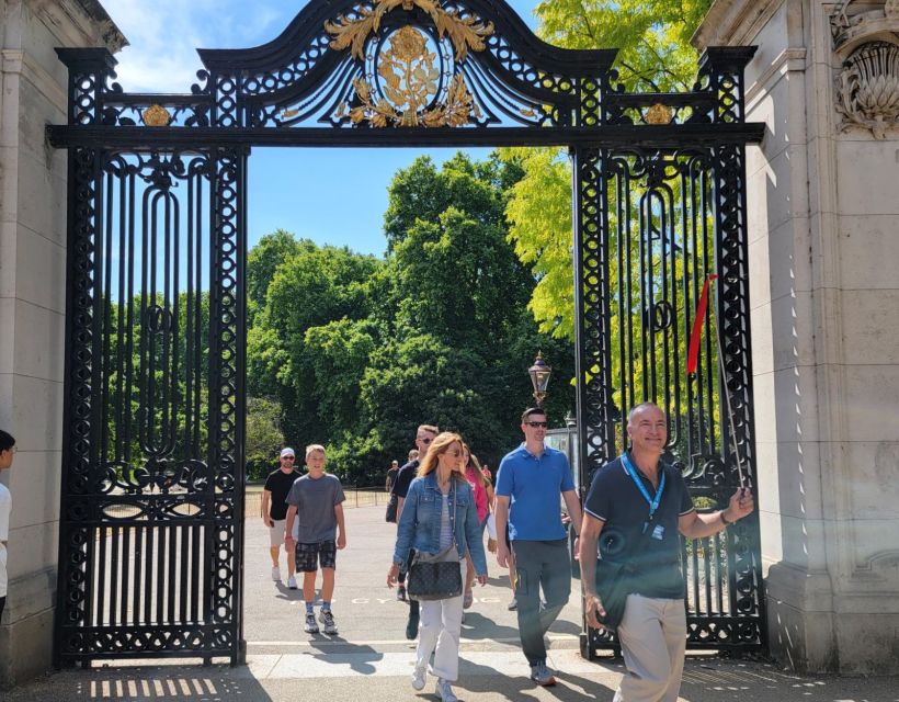 London: Royal Walking Tour and Buckingham Palace Audio Tour - Guide quality and the human side of the tour