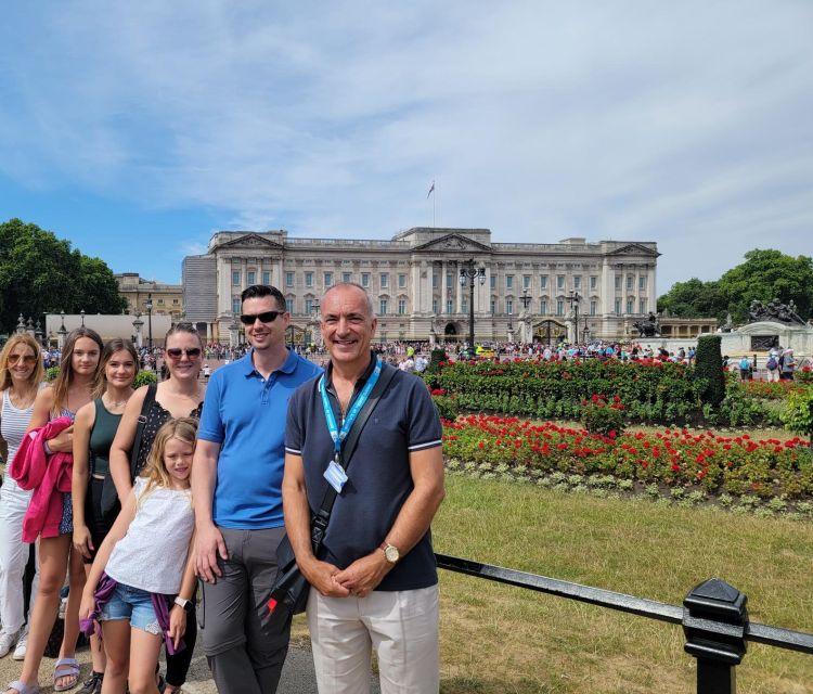 London: Royal Walking Tour and Buckingham Palace Audio Tour - Meeting at St. James’s Square