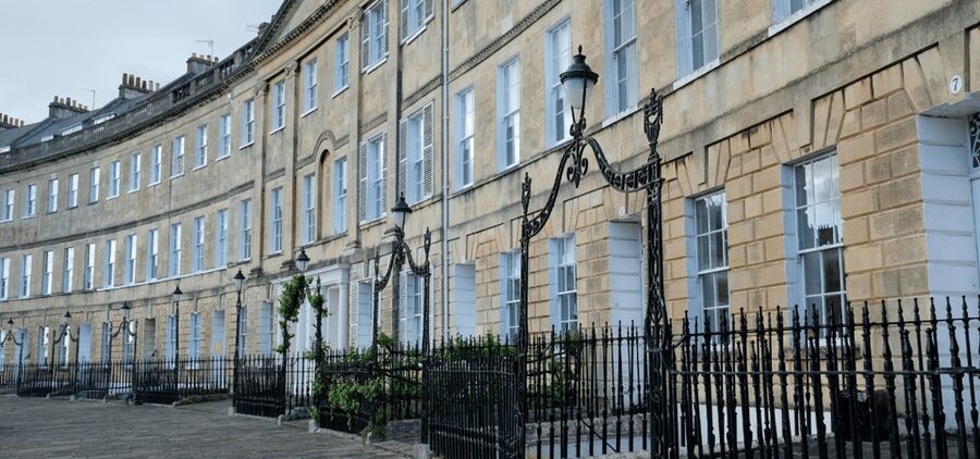 London: Self-Guided Notting Hill Walking Tour with an APP - Portobello Road and the vintage-modern mix