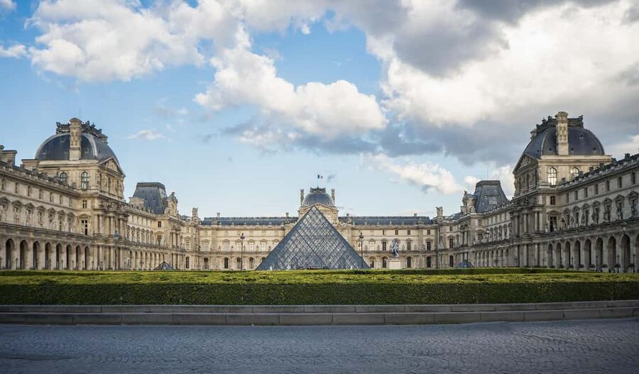 Louvre Museum Timed Entrance Ticket with Audio Guide - Getting through the Louvre entrance