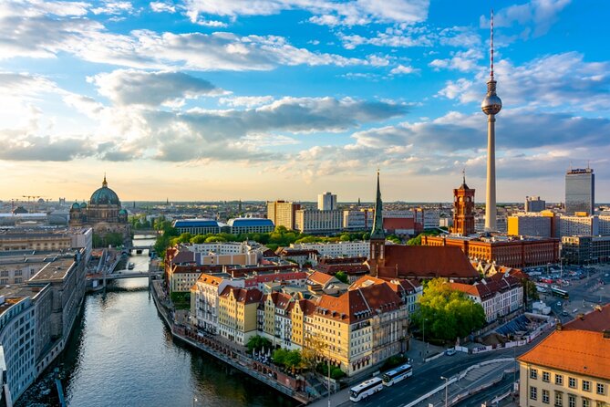 Love and War in Berlin: Self-Guided Story Puzzle Walk - Marx and Engels Forum, where Berlin changes political direction