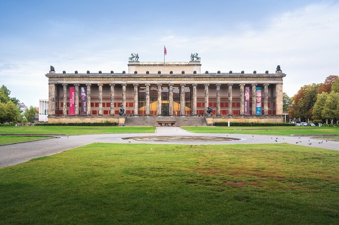 Love and War in Berlin: Self-Guided Story Puzzle Walk - Bebelplatz and the book burning of May 1933
