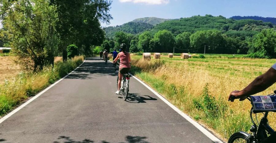 Lucca: Self-Guided Bike Tour to the Wine Roads - From Lucca station to the villa road