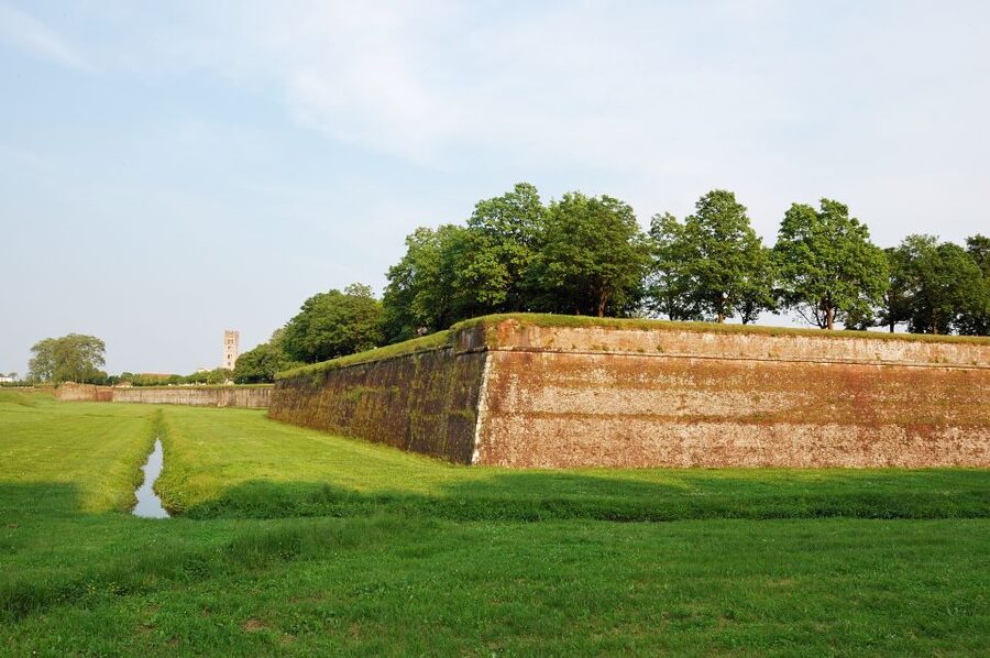 Lucca: Self-Guided Bike Tour to the Wine Roads - The two climbs that define the ride