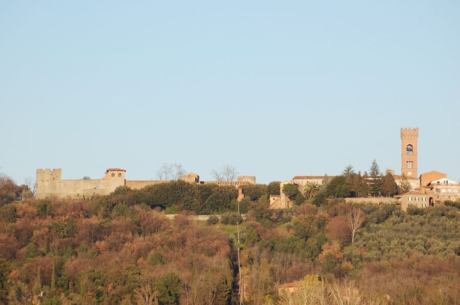 Lucca: Self-Guided Bike Tour to the Wine Roads - Four villas, four different views of Tuscany