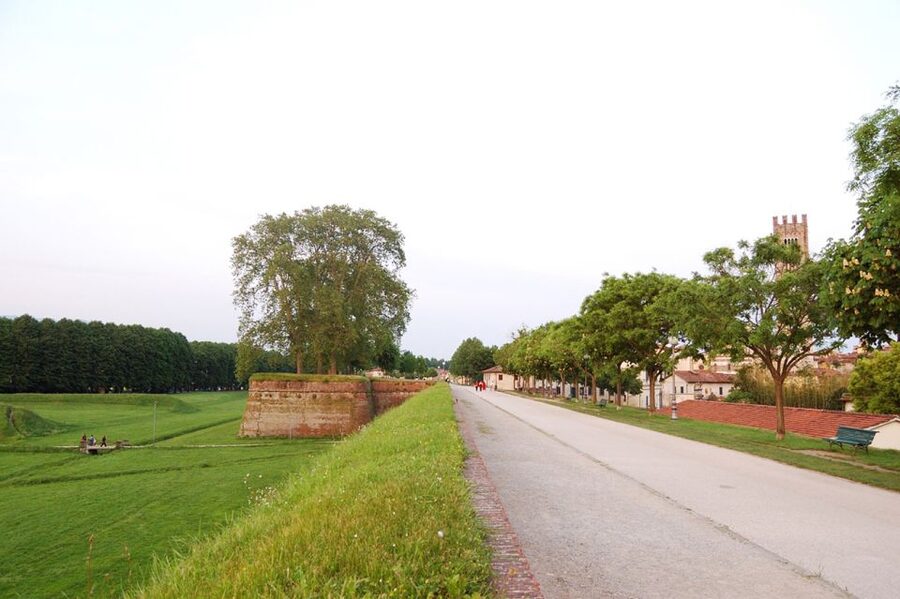 Lucca: Self-Guided Bike Tour to Villa Reale - Key points at a glance