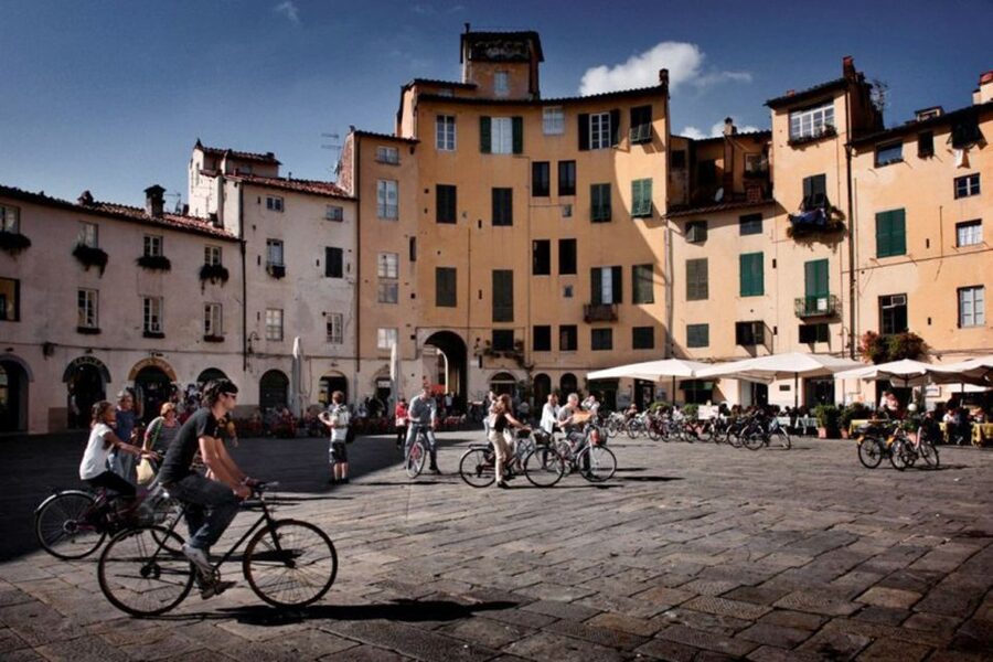 Lucca: Self-Guided Tour by Bike - Ending at San Martino Cathedral