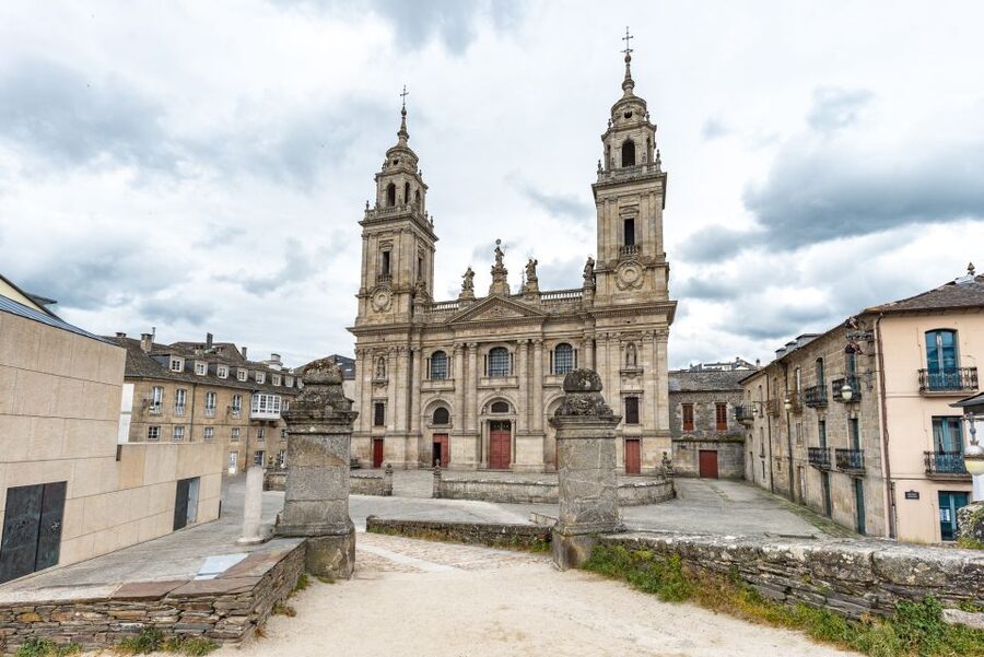 Lugo: Cathedral of Santa Maria Entry Ticket and Audio Guide - Entering through the Neoclassical facade