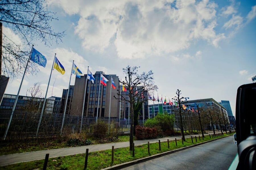Luxembourg: City Bus Tour with Audio Guide and Headphones - From the old city to modern Kirchberg