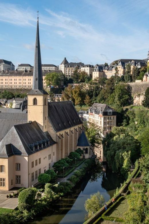 Luxembourg: City Bus Tour with Audio Guide and Headphones - Listening to the four-language audio guide