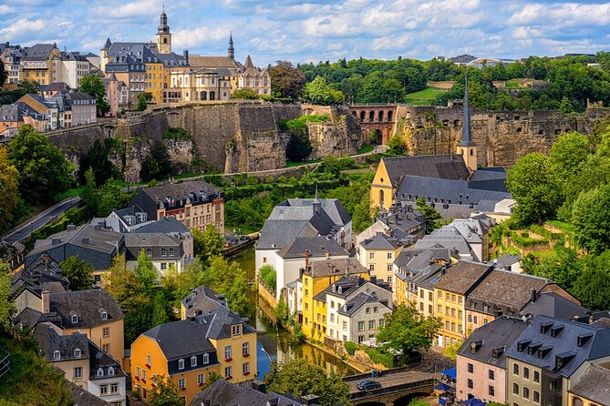 Luxembourg City Romantic Game: Walking Tour & Scavenger Hunt - Pont Adolphe and the first clue