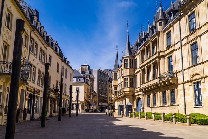 Luxembourg City Romantic Game: Walking Tour & Scavenger Hunt - Place d’Armes and the city’s social center