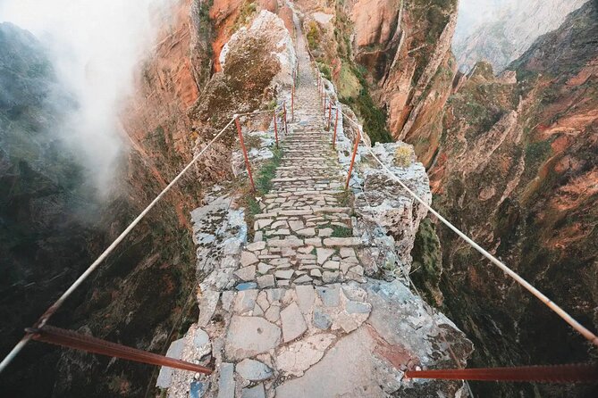 Madeira: Sunrise at Pico do Arieiro & Hike Larano trail - Miradouro do Guindaste’s glass platform