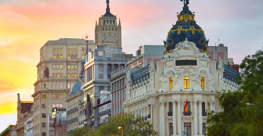 Madrid: El Retiro Park & City Sightseeing Audio Tour - What the audio format feels like on the ground