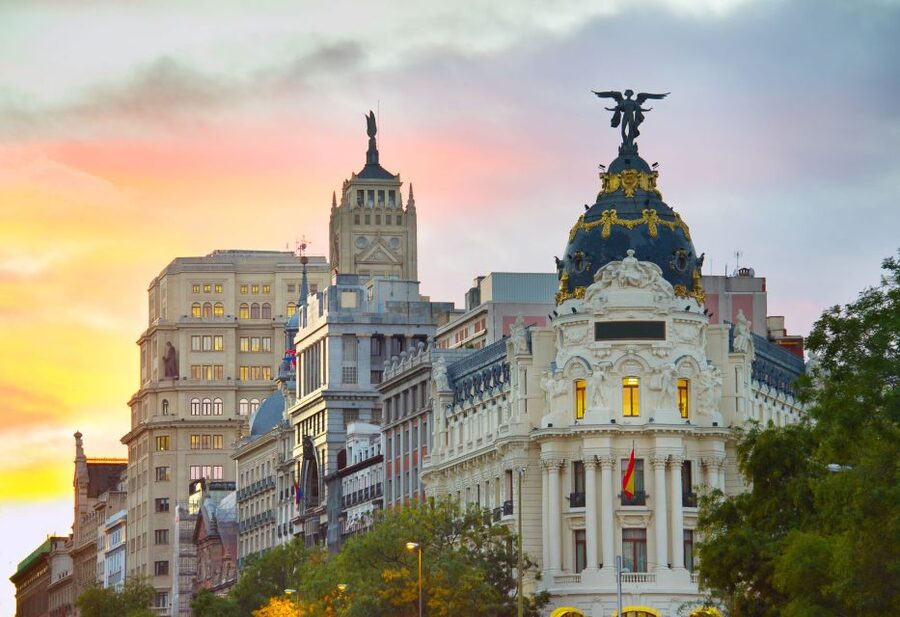 Madrid: El Retiro Park & City Sightseeing Audio Tour - El Retiro Park through stories and maps