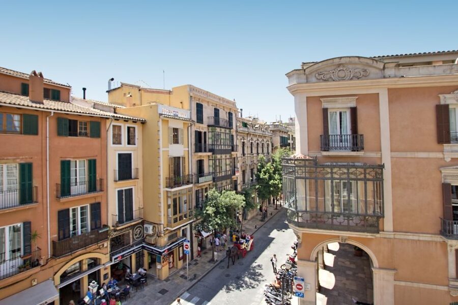 Mallorca: Transfer to Palma self-guided Tour - Morning pickup and the ride into the capital