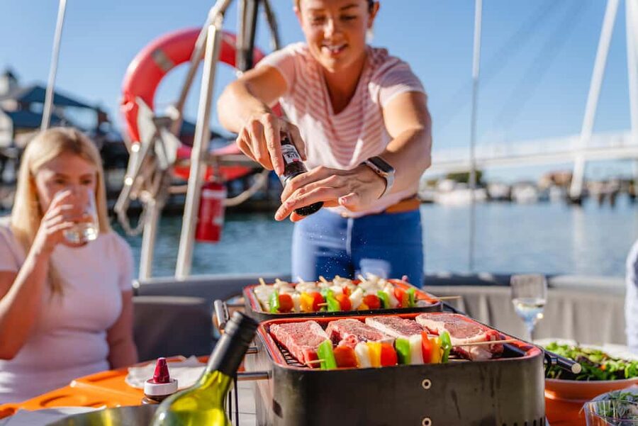 Mandurah: Self-Drive BBQ Boat Hire - Taking the wheel through Mandurah’s canals