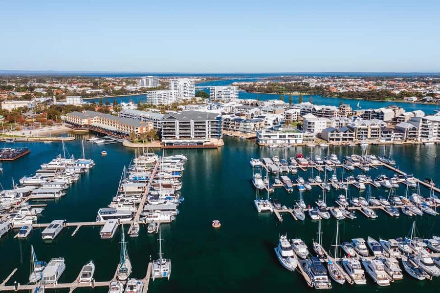 Mandurah: Self-Drive BBQ Boat Hire - Music, wildlife, and the best use of 1.5 to 2 hours