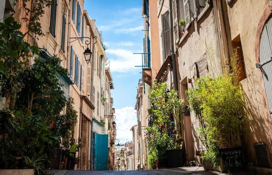 Marseille: Cosquer Cave Ticket & Panier District Audio Tour - Is $27 good value?