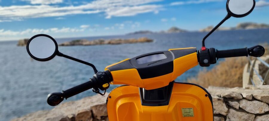Marseille: Electric Motorcycle Rental with Smartphone Guide - A self-guided Marseille day on two wheels