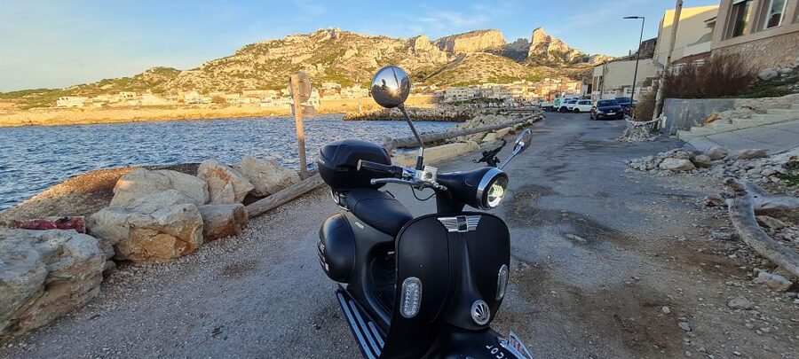 Marseille: Electric Motorcycle Rental with Smartphone Guide - Climbing to Notre Dame de la Garde