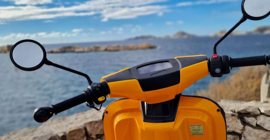 Marseille: Electric Motorcycle Rental with Smartphone Guide - Reaching Les Goudes and the Calanques