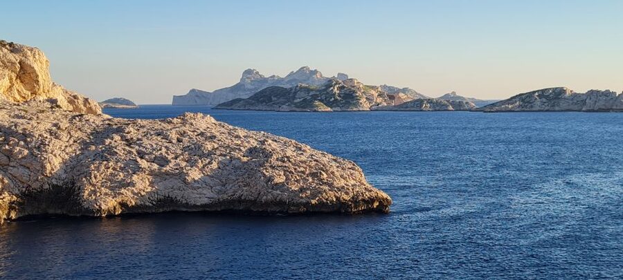 Marseille: Electric Motorcycle Rental with Smartphone Guide - Battery range and the right route
