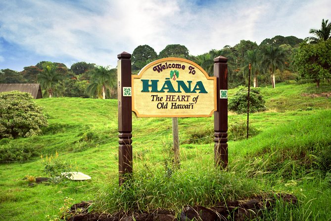 Maui Adventure Bundle: 6 Epic Audio Driving Tours, Including Road to Hana - West Maui: beaches, cliffs, and the Kahekili Highway