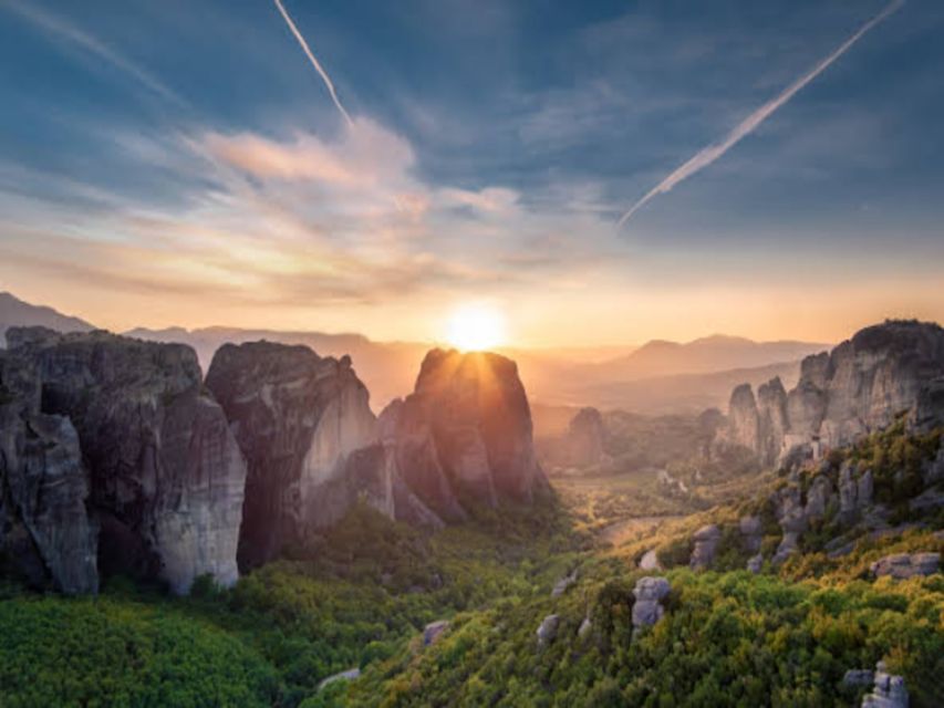 Meteora Private Full Day Tour from Athens & Free Audio Tour - First sight of Meteora’s rock monasteries