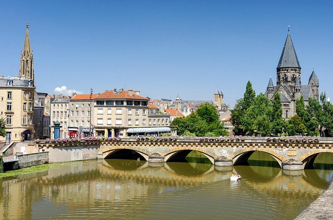 Metz Scavenger Hunt and Highlights Self Guided Audio Tour - Porte Serpenoise and the city’s open spaces