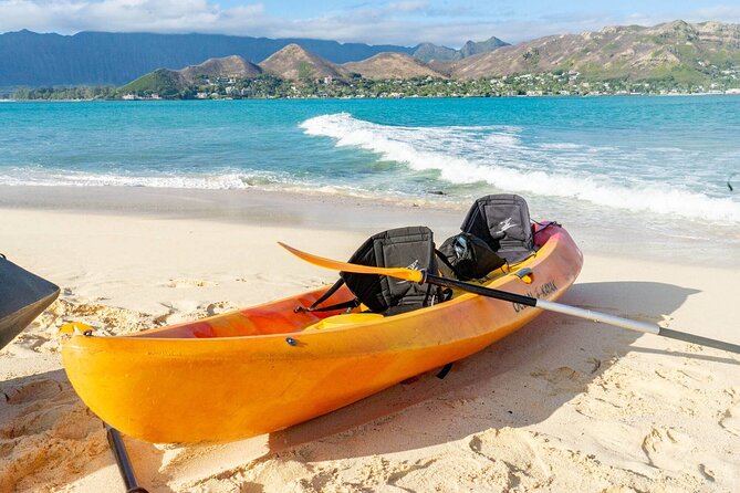 Mokulua Islands Self-Guided Kayak Adventure - Picking up the kayak in Kailua