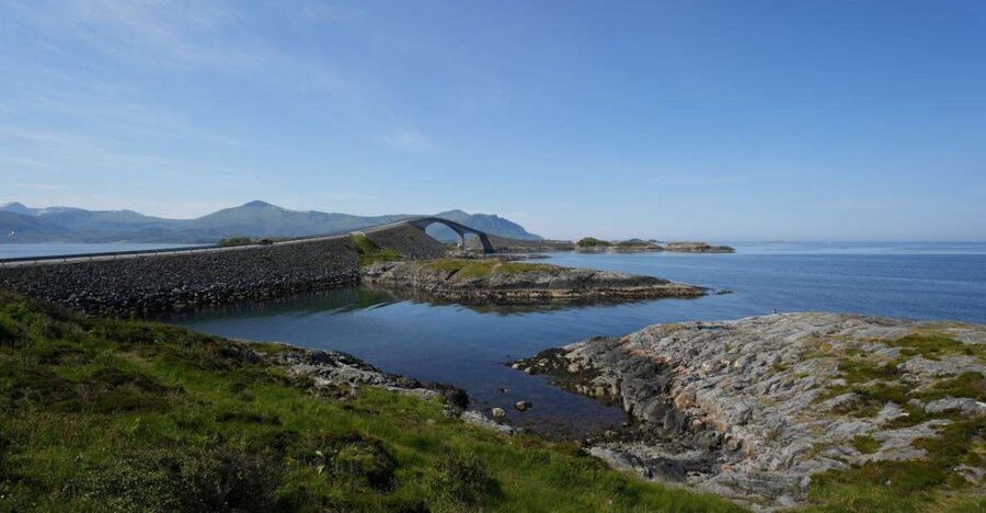 Molde: Atlantic Ocean Road & Varden Audio Guide Bus Tour - Meeting the bus at Molde’s two piers