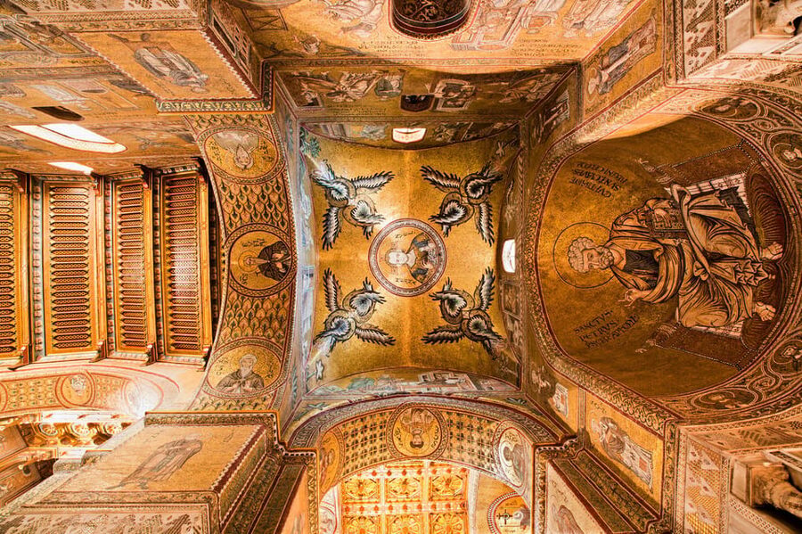 Monreale Cloister Ticket with Audio App - The fountain and garden make the cloister feel calm