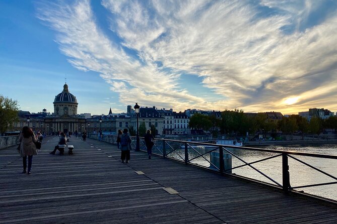 Mysteries & Legends, smartphone audioguided walking tour - The Louvre beyond the pyramid