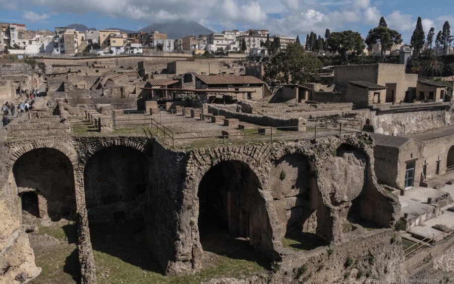 Naples: Herculaneum Entry Ticket with Digital Audio Guide - Getting the audio guide ready