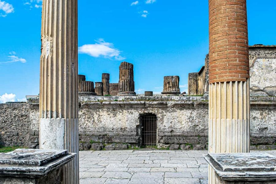 Naples:Pompeii SkiptheLine Ticket audioguide Round-Trip Bus - Entering Pompeii with a skip-the-line ticket