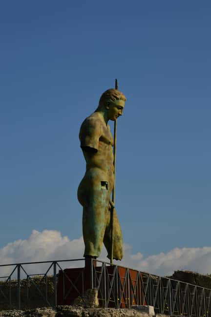 Naples:Pompeii SkiptheLine Ticket audioguide Round-Trip Bus - The bus from Naples to Pompeii