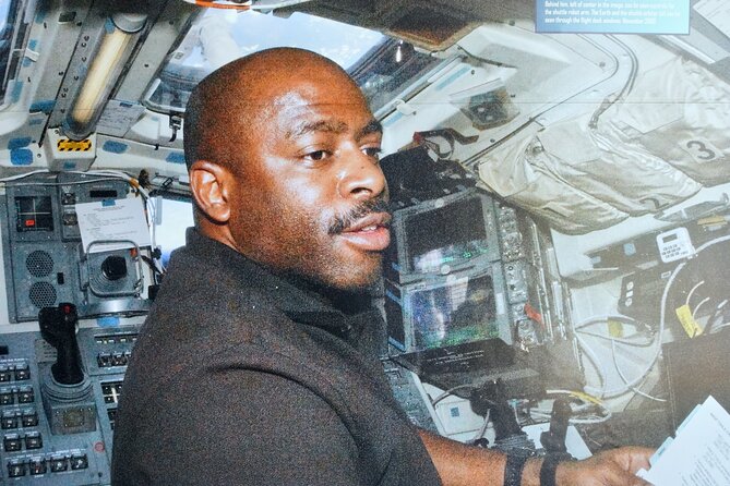 Nasa Space Center Self-Guided Tour with Transportation - Independence Plaza lets you enter the shuttle display