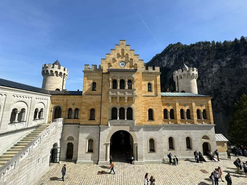 Neuschwanstein Castle Skip-the-Line Ticket with Audio Guide - Reaching Hohenschwangau and the castle