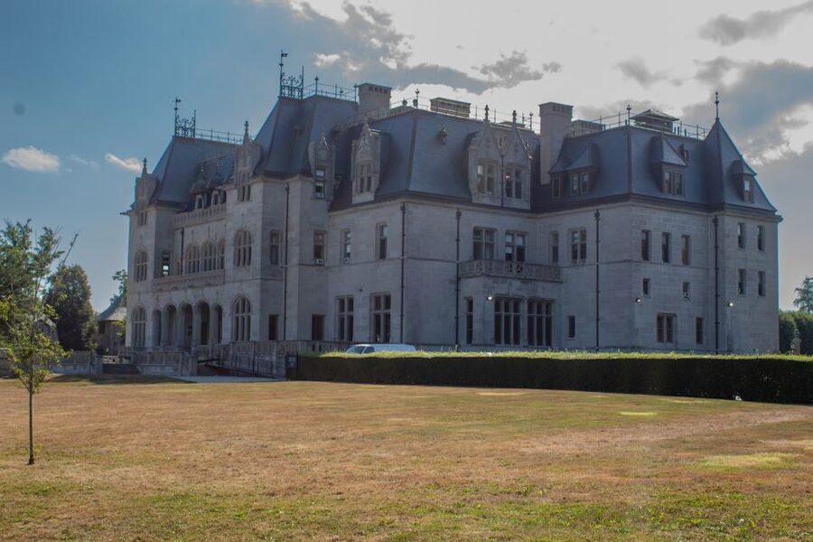 Newport, Rhode Island: Cliff Walk Gilded Age Audio Tour - Rosecliff, Belmont Estate, Marble House, and Rough Point