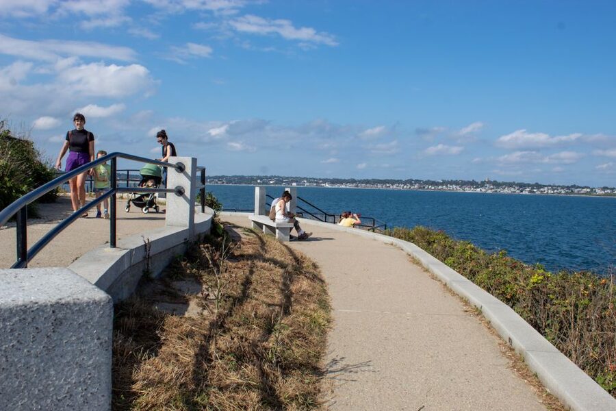 Newport, Rhode Island: Cliff Walk Gilded Age Audio Tour - Why the coastal setting makes the stories better