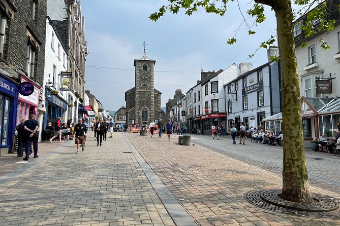 Northern Lake District: Self Guided Walking Tour of Keswick - Café HNW, local stops, and a useful pause