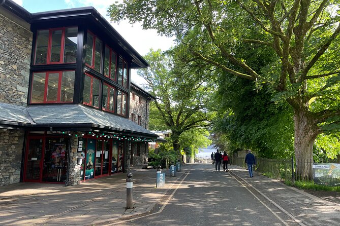 Northern Lake District: Self Guided Walking Tour of Keswick - Memorials, cinemas, hotels, and old pubs