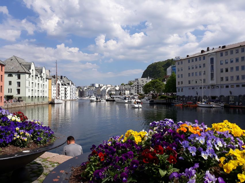 Norwegian Coastal Cities: Smartphone Audio Guide App - Trondheim, Nidaros Cathedral, and Bakklandet