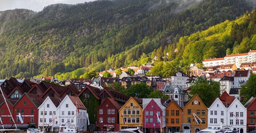 Norwegian Coastal Cities: Smartphone Audio Guide App - Who will get the most from this app