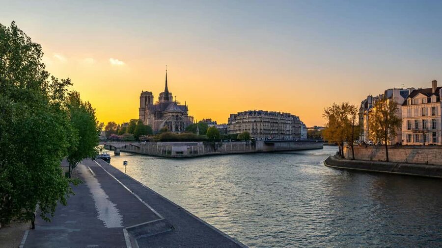 Notre-Dame Tour with Host or AudioGuide + Optional Cruise - Is the Seine cruise worth adding?
